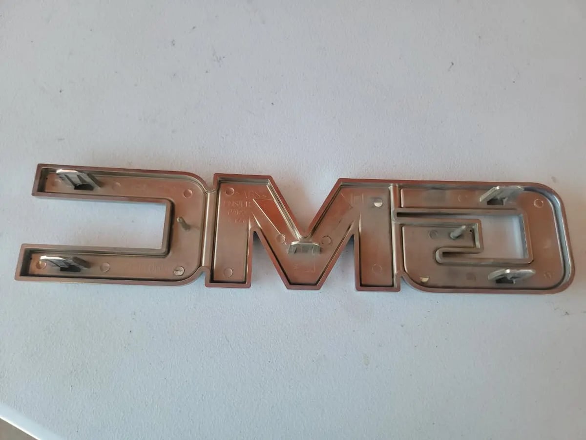 Emblema Original Yukon Usado Delantero GMC Yukon 2015-2020