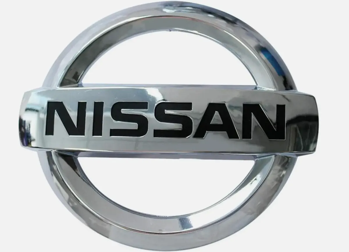 Emblema Sentra 13-19 Delantero Nissan Sentra 2013-2019